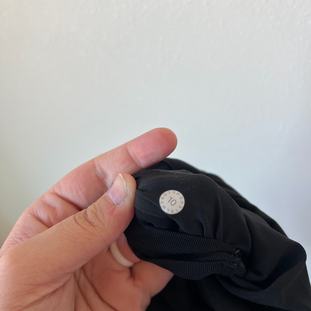 Women’s Black Lululemon Shorts Size 10 - Picture 4 of 6
